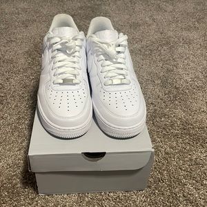 Men all white Air Force 1 shoes size 8 good condition
